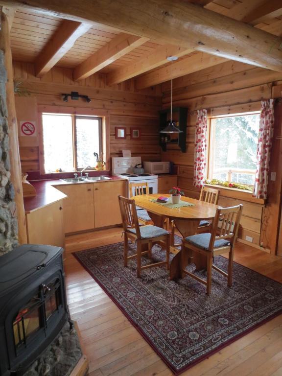 Blaeberry Mountain Lodge Golden Bilik gambar