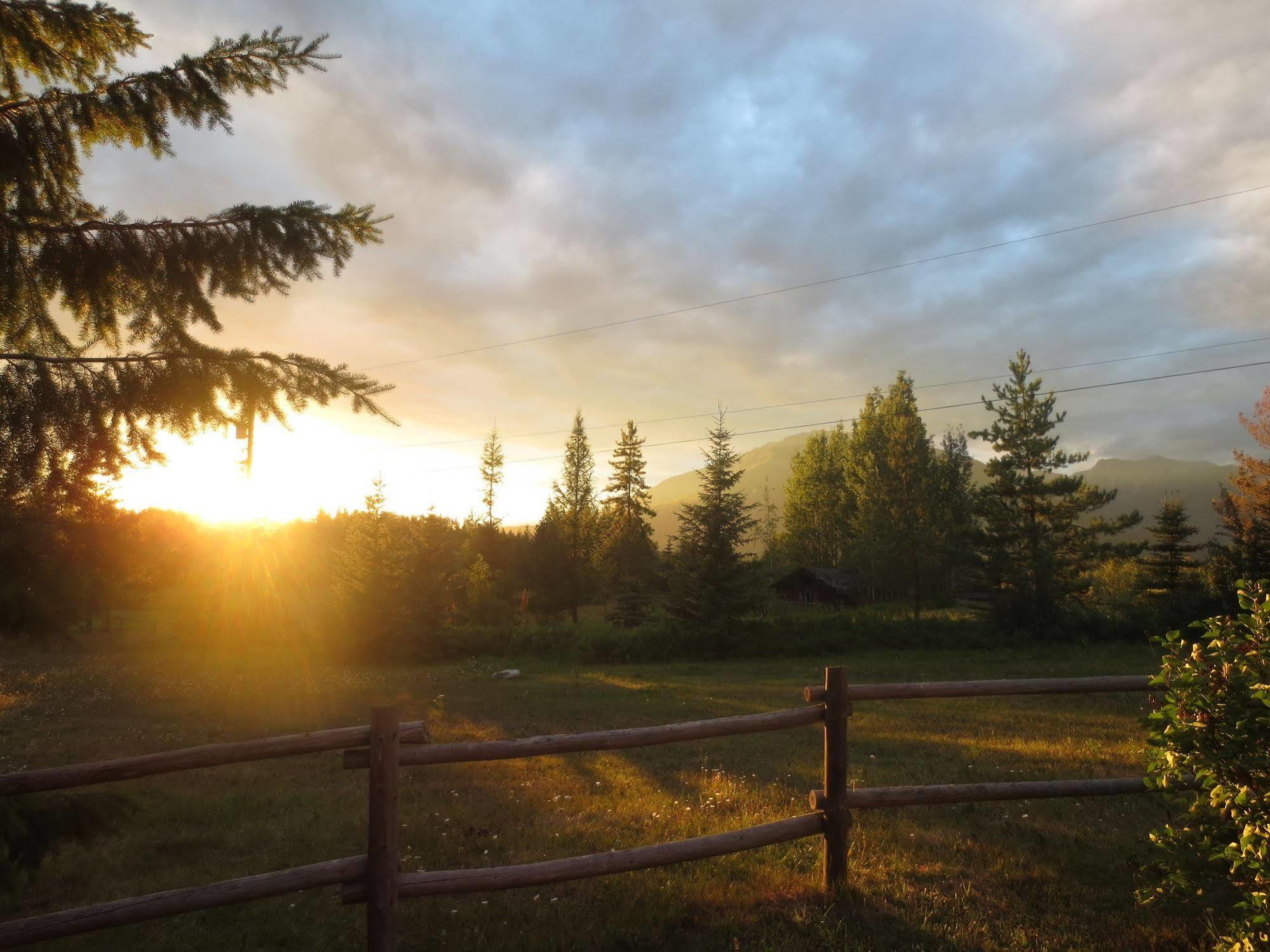 Blaeberry Mountain Lodge Golden Luaran gambar